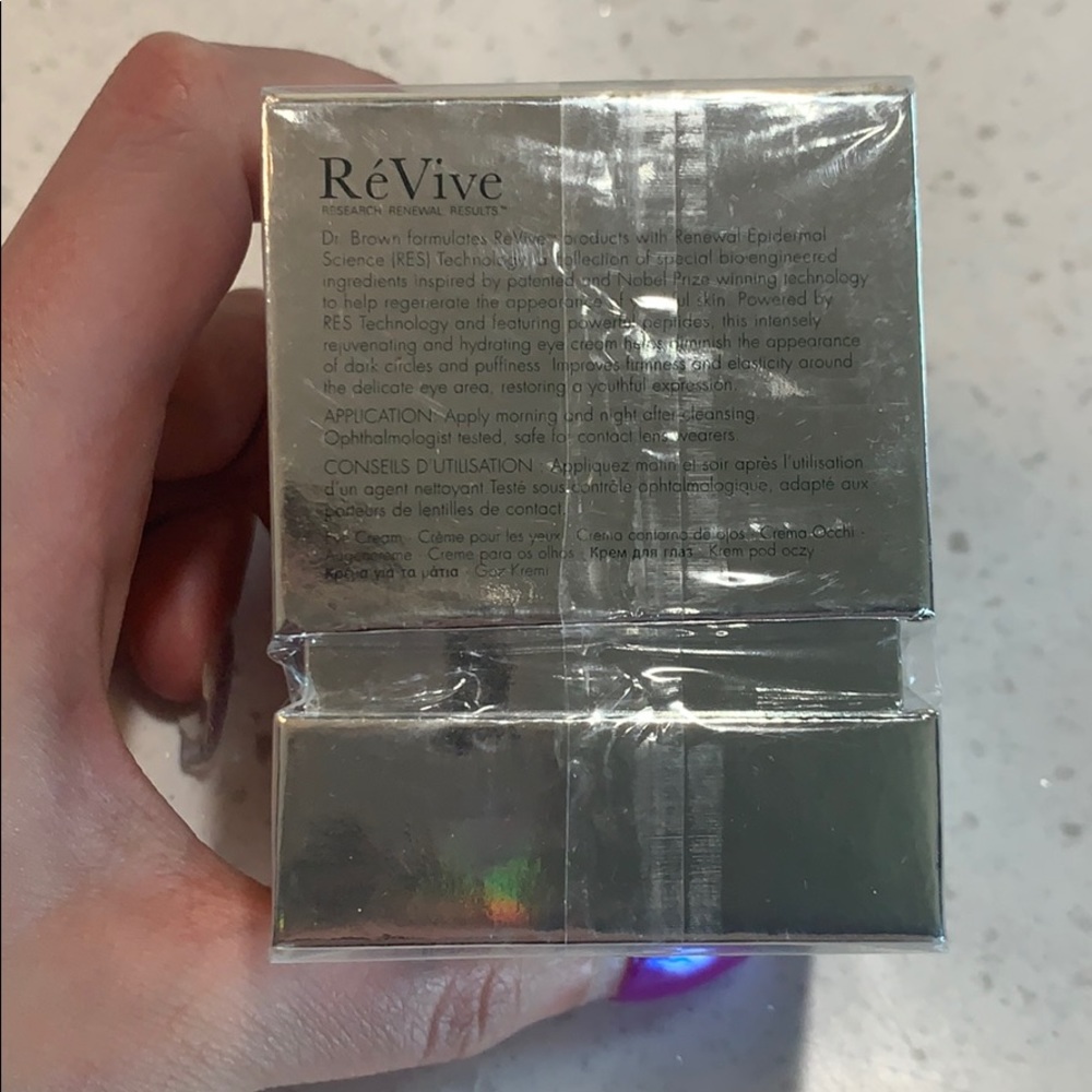 RéVive moisturizer - Picture 3 of 3